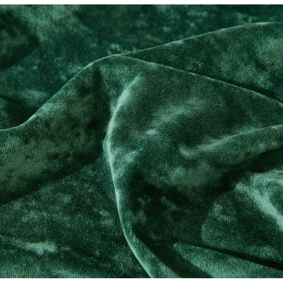 Elegant Green Velvet Curtain set - Picture 7 of 16